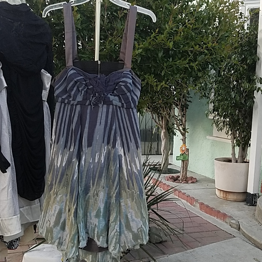Flow dress brand